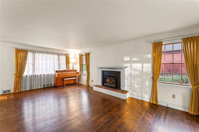 113 Wiltshire Drive, Upper St Clair, PA 15241