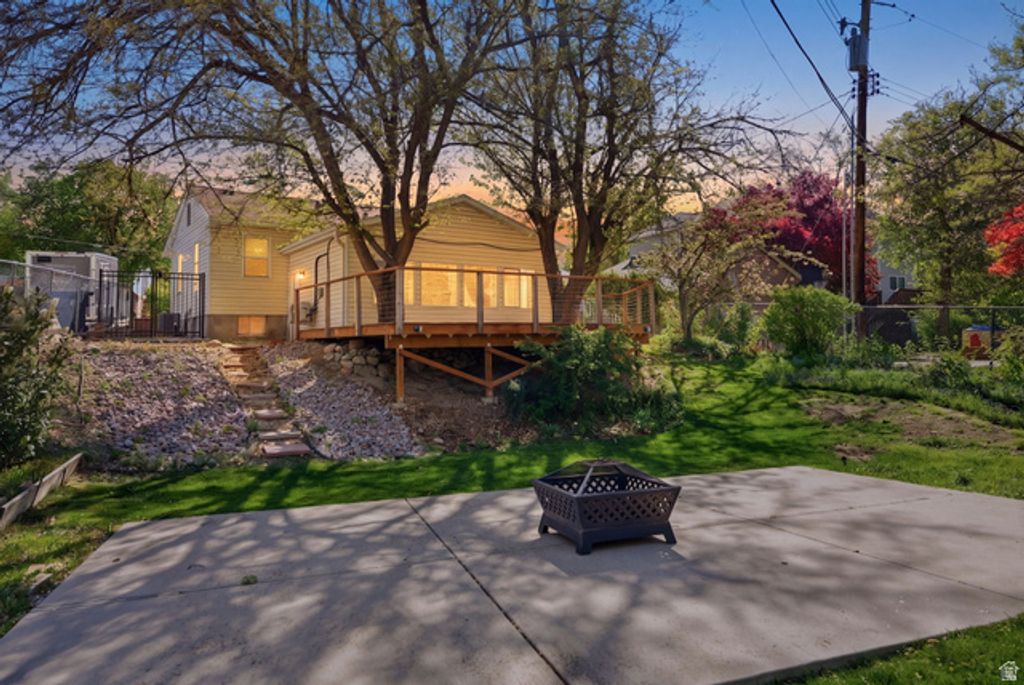 Image 2 of property listing at 4540 S WELLINGTON ST, Holladay, UT 84117