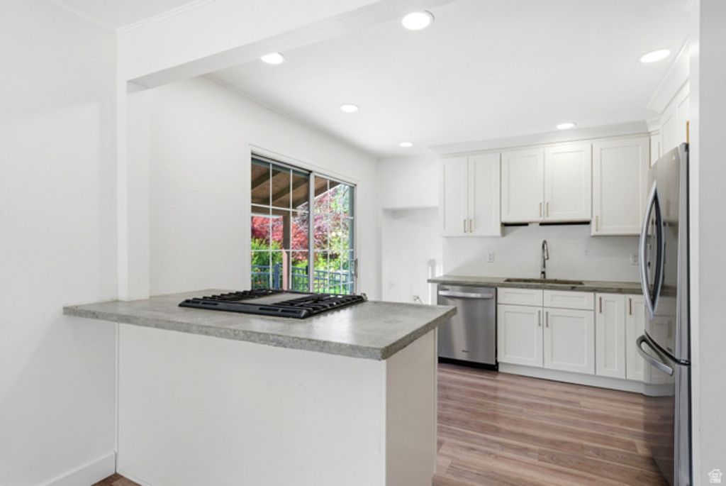 Image 11 of property listing at 4540 S WELLINGTON ST, Holladay, UT 84117