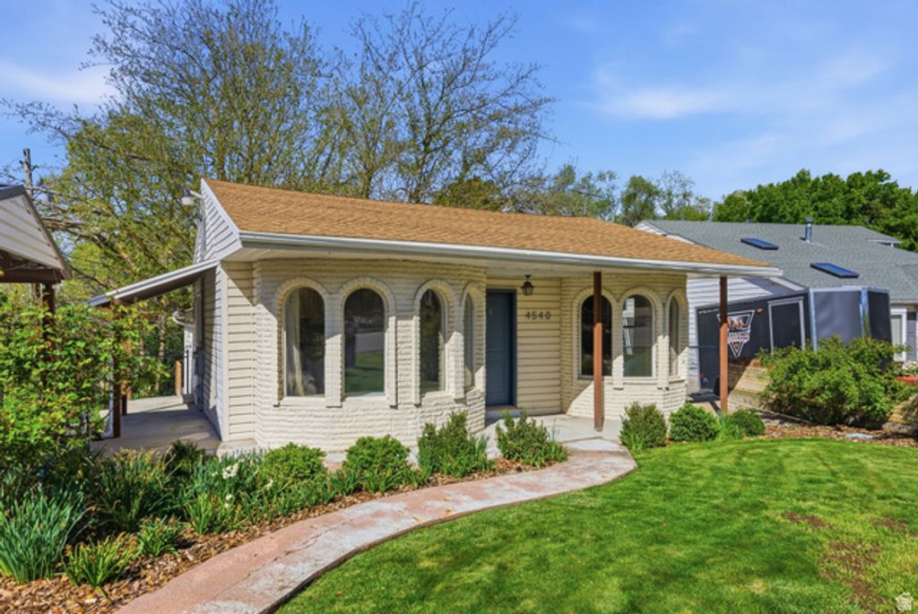 Image 3 of property listing at 4540 S WELLINGTON ST, Holladay, UT 84117