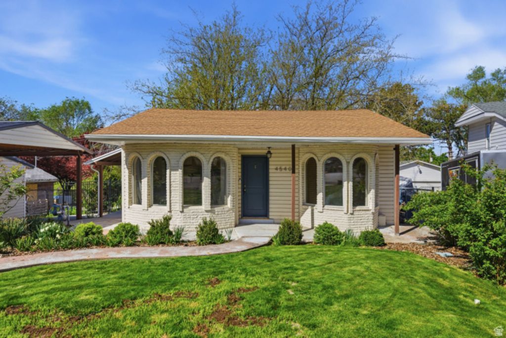 Image 4 of property listing at 4540 S WELLINGTON ST, Holladay, UT 84117