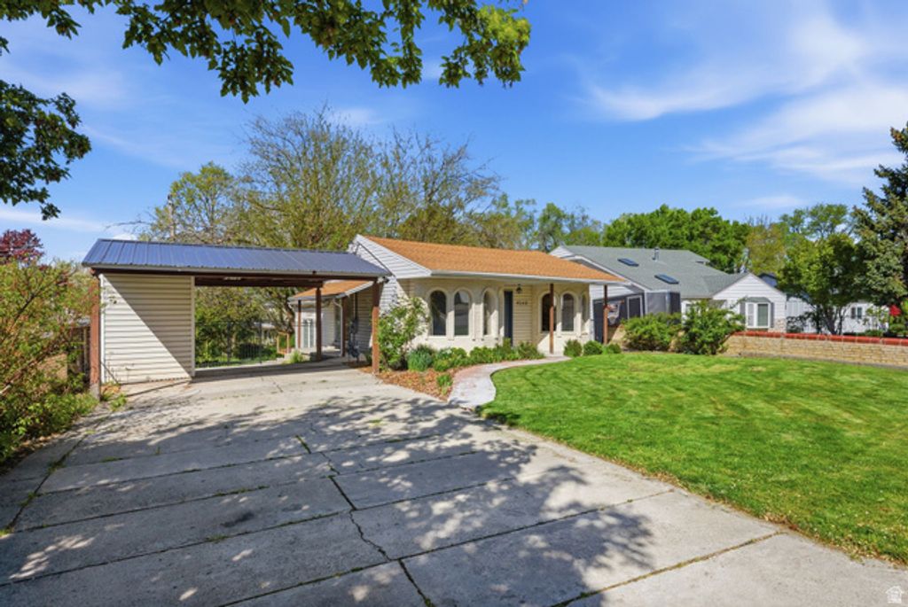 Image 6 of property listing at 4540 S WELLINGTON ST, Holladay, UT 84117