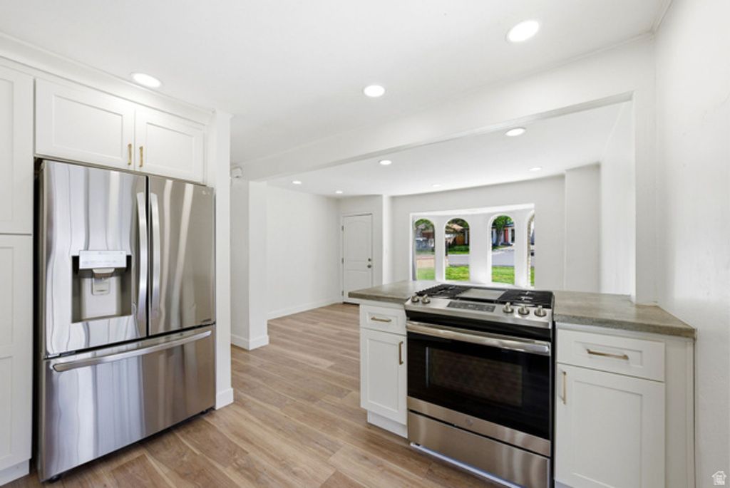 Image 9 of property listing at 4540 S WELLINGTON ST, Holladay, UT 84117