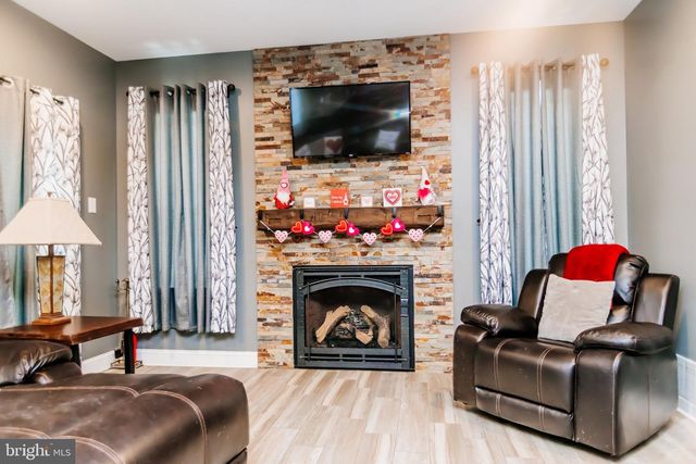 100 ELDERBERRY DR, Levittown, PA 19054