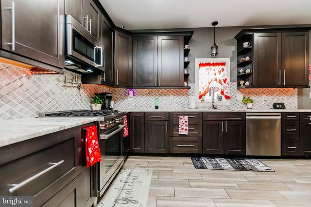 100 ELDERBERRY DR, Levittown, PA 19054