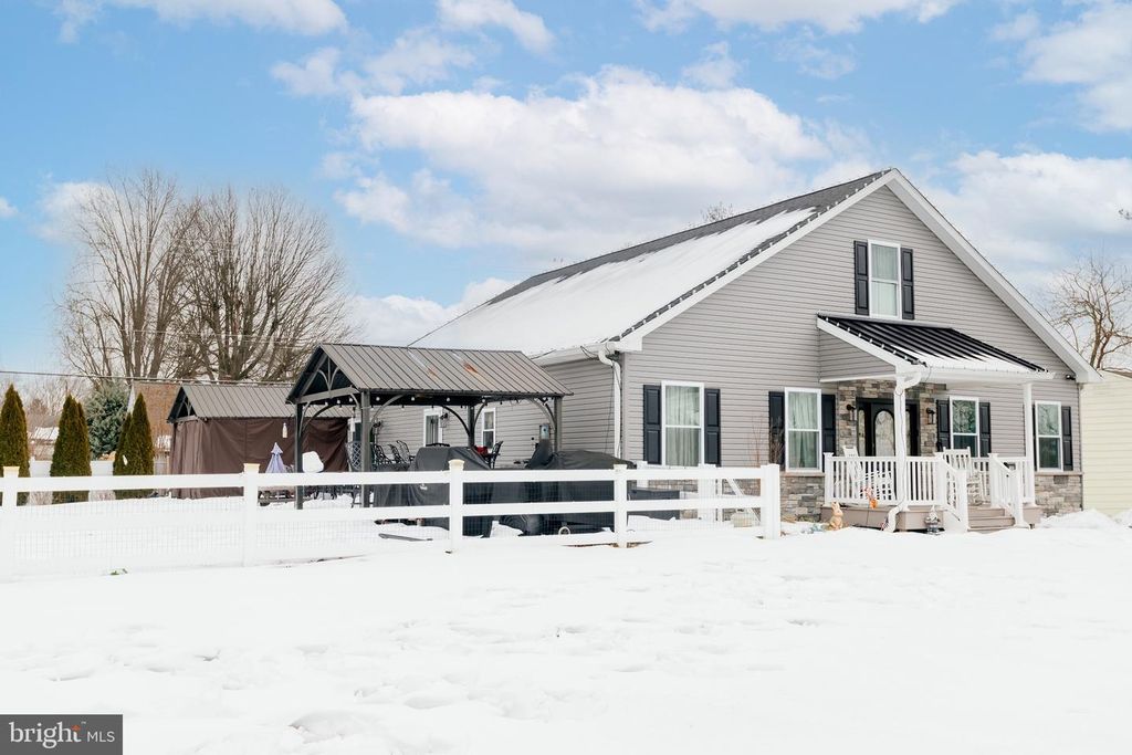 100 ELDERBERRY DR, Levittown, PA 19054