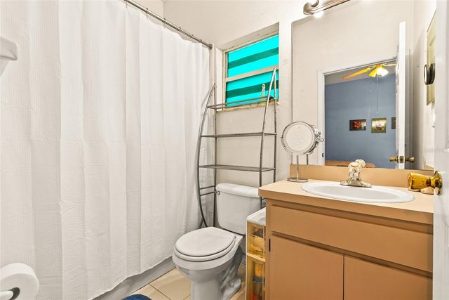 8127 N PACKWOOD AVENUE, Tampa, FL 33604