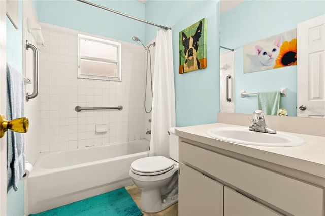 8127 N PACKWOOD AVENUE, Tampa, FL 33604