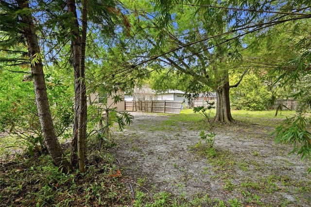 8127 N PACKWOOD AVENUE, Tampa, FL 33604