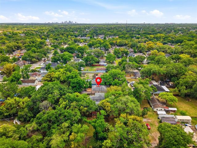 8127 N PACKWOOD AVENUE, Tampa, FL 33604