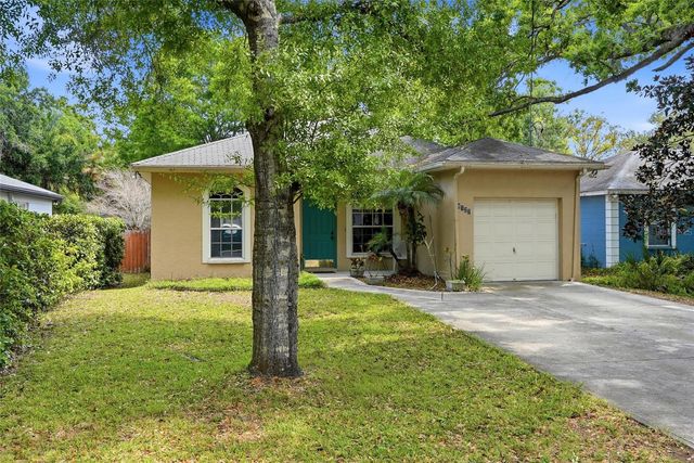 8127 N PACKWOOD AVENUE, Tampa, FL 33604