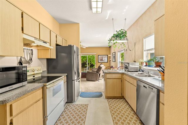 8127 N PACKWOOD AVENUE, Tampa, FL 33604