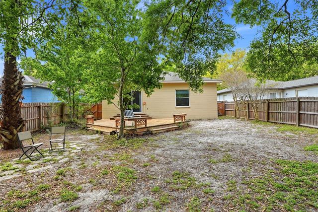 8127 N PACKWOOD AVENUE, Tampa, FL 33604