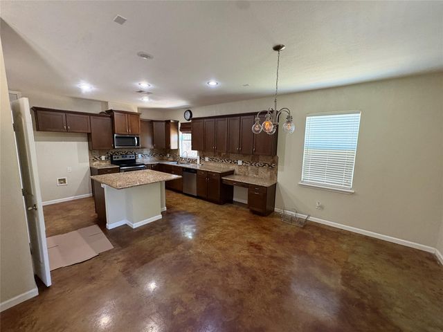 841 Scenic CIR, Dripping Springs, TX 78620