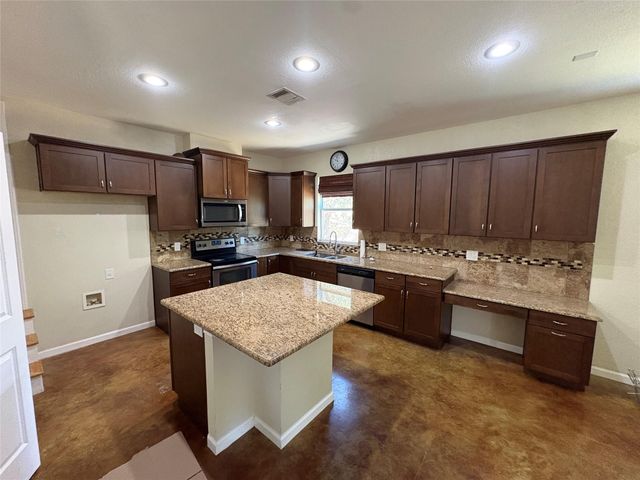 841 Scenic CIR, Dripping Springs, TX 78620