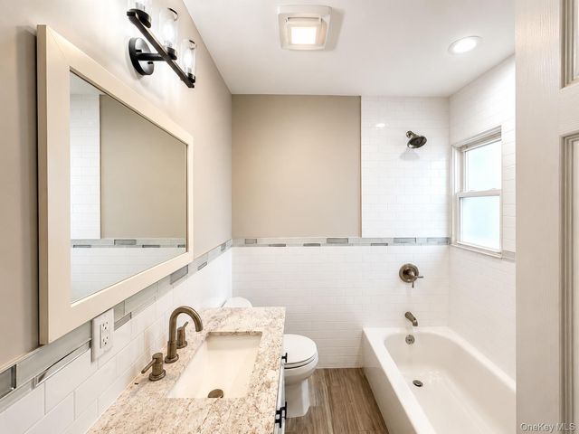 541 N Indiana Avenue, Lindenhurst, NY 11757