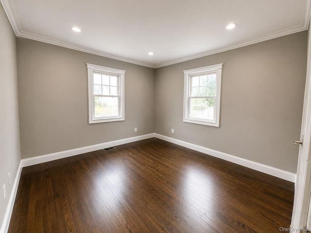 541 N Indiana Avenue, Lindenhurst, NY 11757