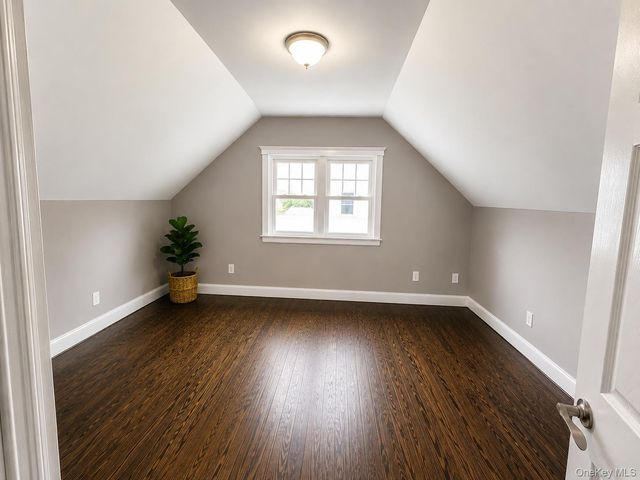 541 N Indiana Avenue, Lindenhurst, NY 11757