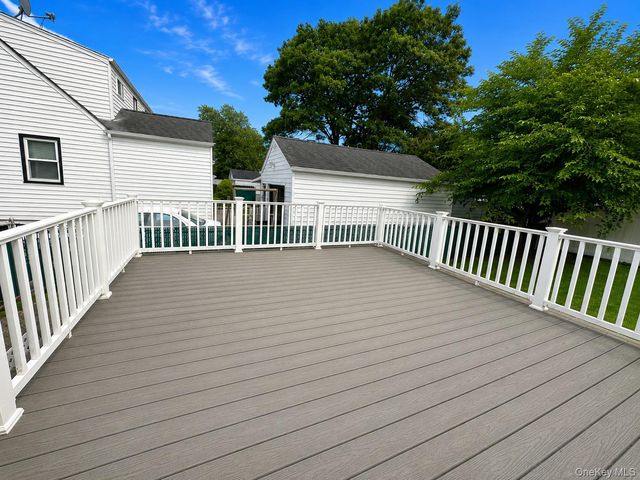 541 N Indiana Avenue, Lindenhurst, NY 11757