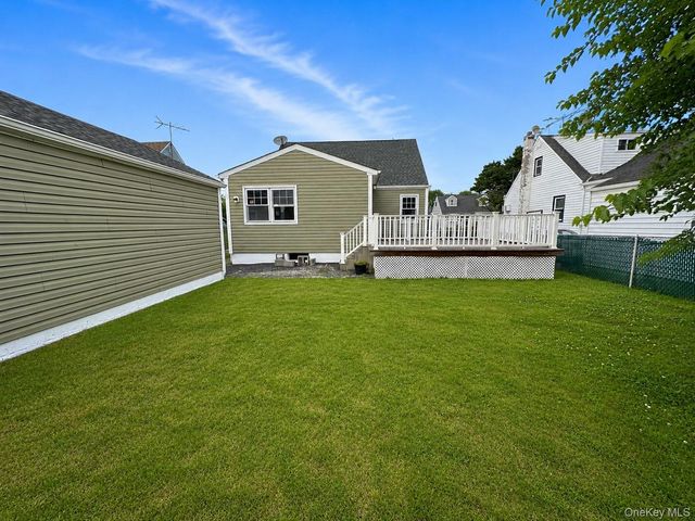 541 N Indiana Avenue, Lindenhurst, NY 11757