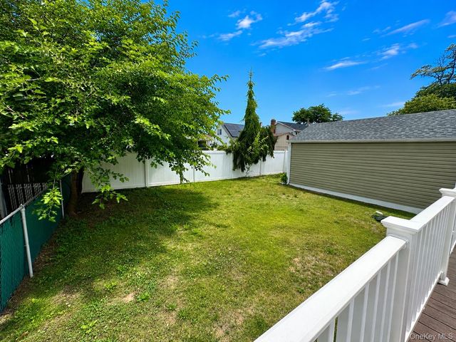 541 N Indiana Avenue, Lindenhurst, NY 11757