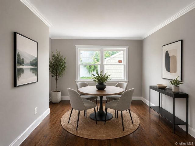 541 N Indiana Avenue, Lindenhurst, NY 11757