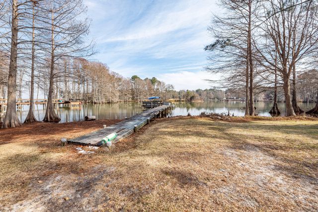 138 Pineridge Road, Eutawville, SC 29048