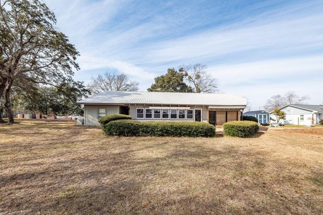 138 Pineridge Road, Eutawville, SC 29048