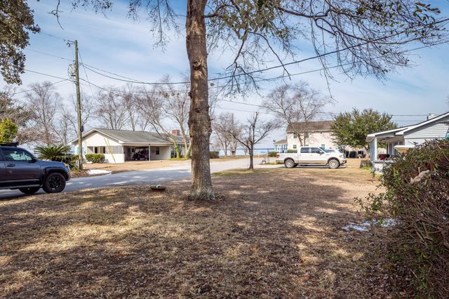 138 Pineridge Road, Eutawville, SC 29048