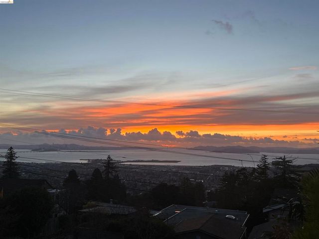 935 Grizzly Peak Blvd, Berkeley, CA 94708