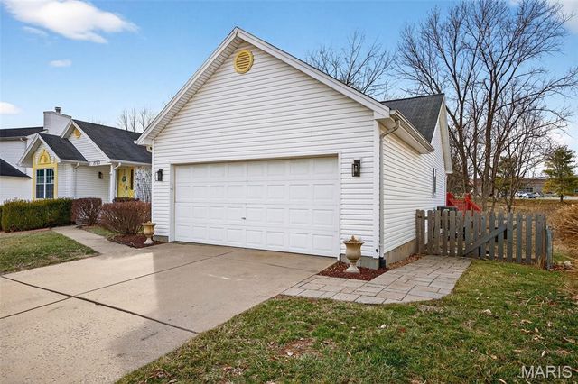 2753 Red Cedar Parc Drive, O'fallon, MO 63368