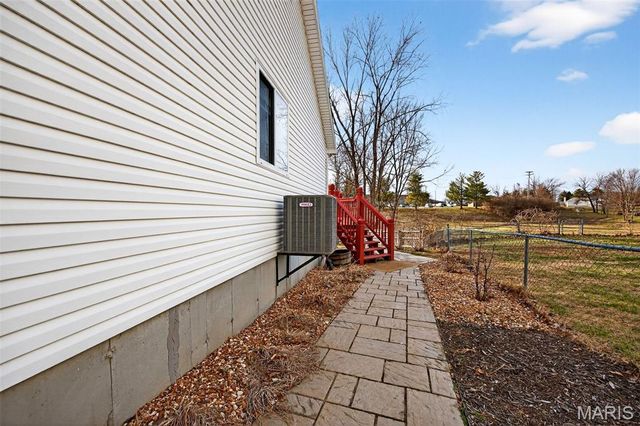 2753 Red Cedar Parc Drive, O'fallon, MO 63368