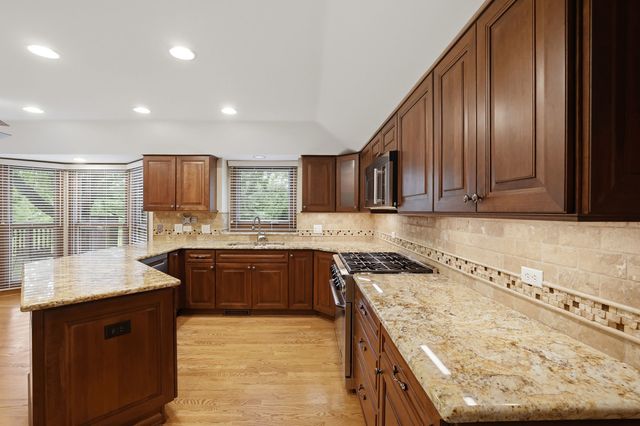 2528 Sun Valley Road, Lisle, IL 60532