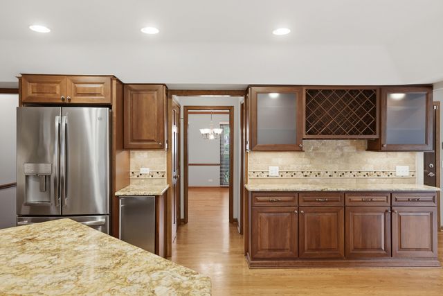 2528 Sun Valley Road, Lisle, IL 60532