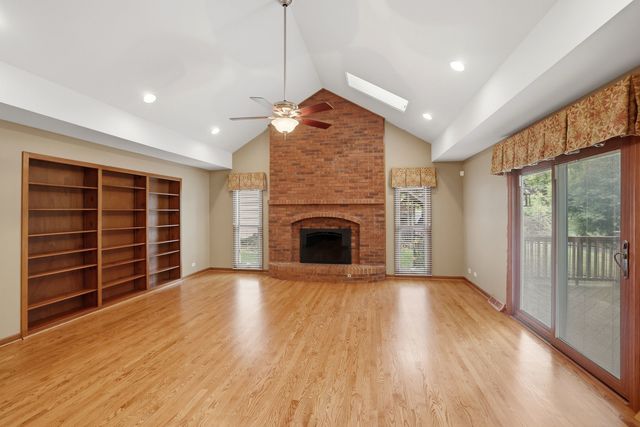 2528 Sun Valley Road, Lisle, IL 60532