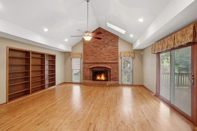 2528 Sun Valley Road, Lisle, IL 60532