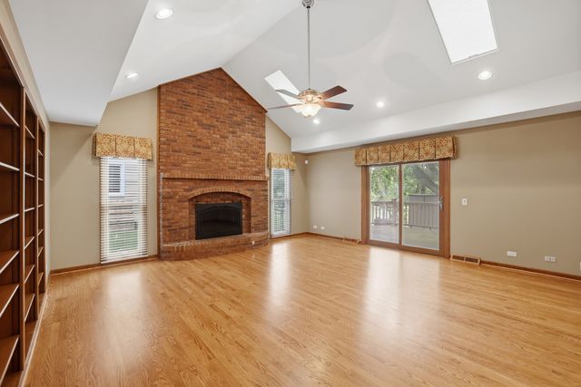 2528 Sun Valley Road, Lisle, IL 60532