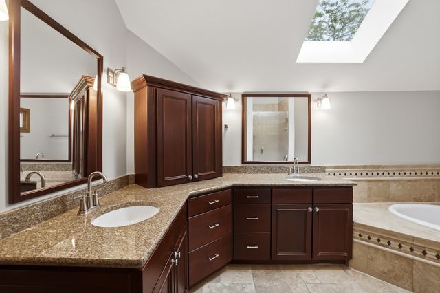2528 Sun Valley Road, Lisle, IL 60532