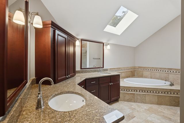 2528 Sun Valley Road, Lisle, IL 60532