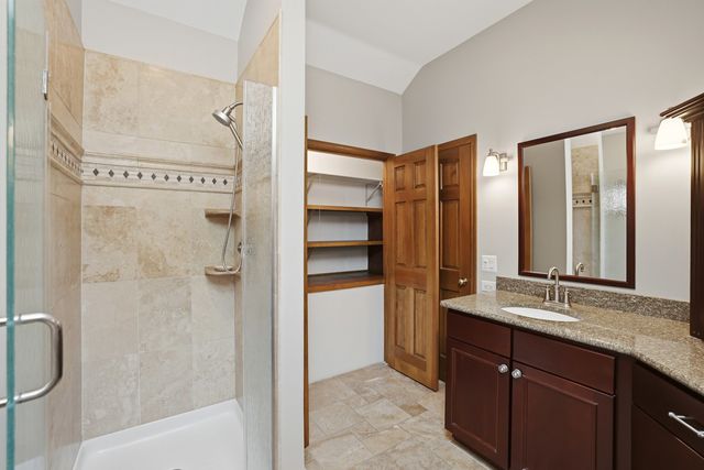 2528 Sun Valley Road, Lisle, IL 60532
