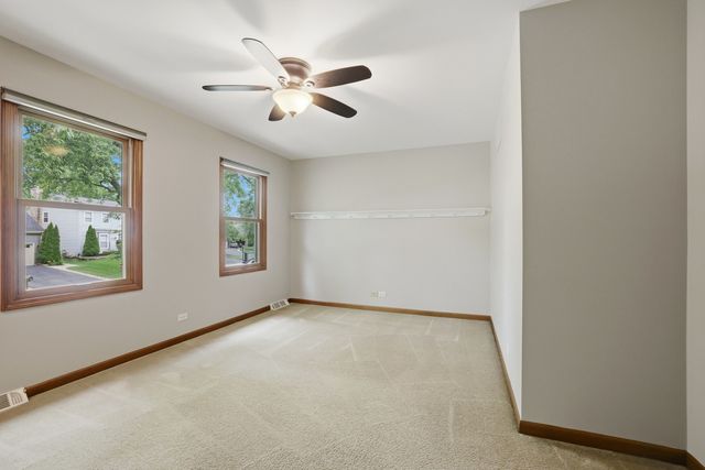 2528 Sun Valley Road, Lisle, IL 60532