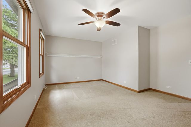 2528 Sun Valley Road, Lisle, IL 60532