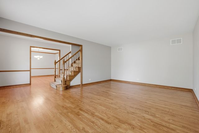 2528 Sun Valley Road, Lisle, IL 60532