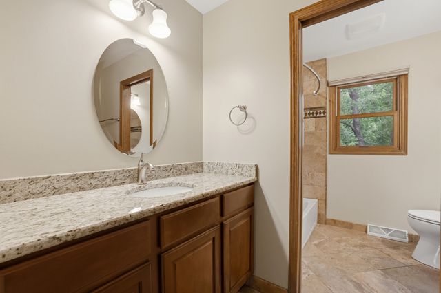 2528 Sun Valley Road, Lisle, IL 60532
