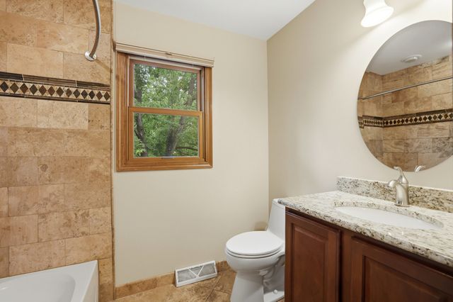 2528 Sun Valley Road, Lisle, IL 60532