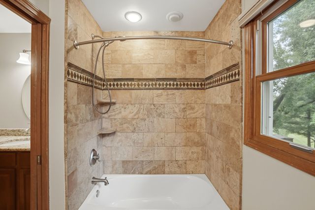 2528 Sun Valley Road, Lisle, IL 60532