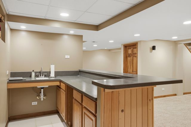 2528 Sun Valley Road, Lisle, IL 60532