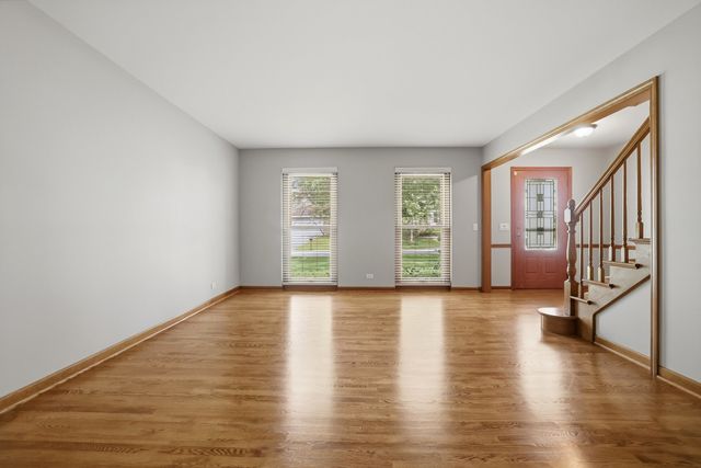 2528 Sun Valley Road, Lisle, IL 60532