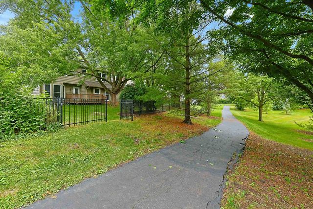 2528 Sun Valley Road, Lisle, IL 60532