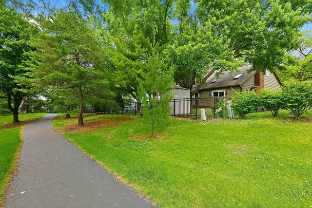 2528 Sun Valley Road, Lisle, IL 60532